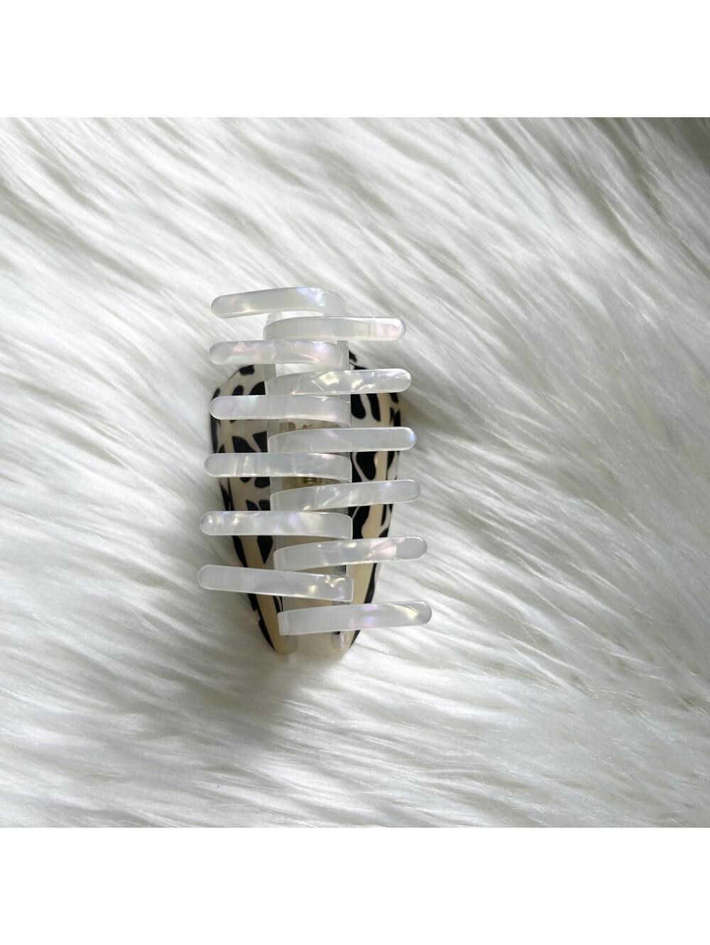 Hawaiian Hebrew Cone Shell Claw Clip Seashell Hair Clip - Picture 4 of 4